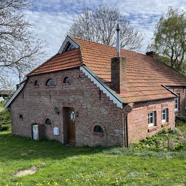 Gemütliches Fehnhaus mit viel Charme – Weitblick auf die Felder Ostfrieslands inklusive.