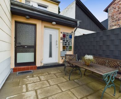 Haus im Haus in idyllischer Lage von Kreuzau! Sanierte Maisonettewohnung mit Top-Anbindung.
