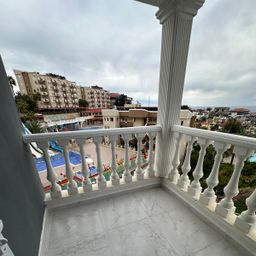 Wohnen mit Aussicht: Modernes Apartment in Kestel