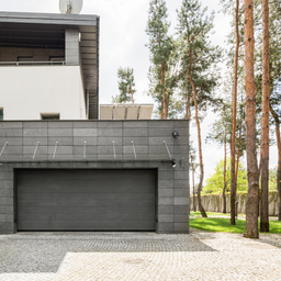 Carport oder Garage 2025: Welche Lösung passt zu Ihrer Immobilie?