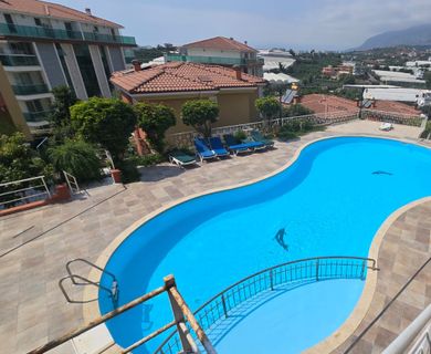 Luxus pur mit Pool in großzügiger Villa!