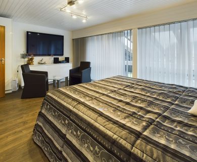 Schlafzimmer OG -2-