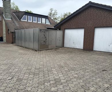Erdgeschosswohnung mit großem sonnigen Garten im Dichterviertel !!!