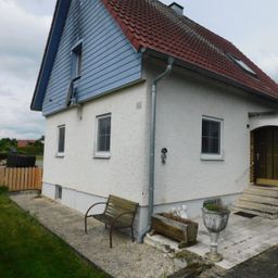 RESERVIERT : Haus (teilsaniert) mit 2 großen Garagen – Garten mit Schwimmbecken