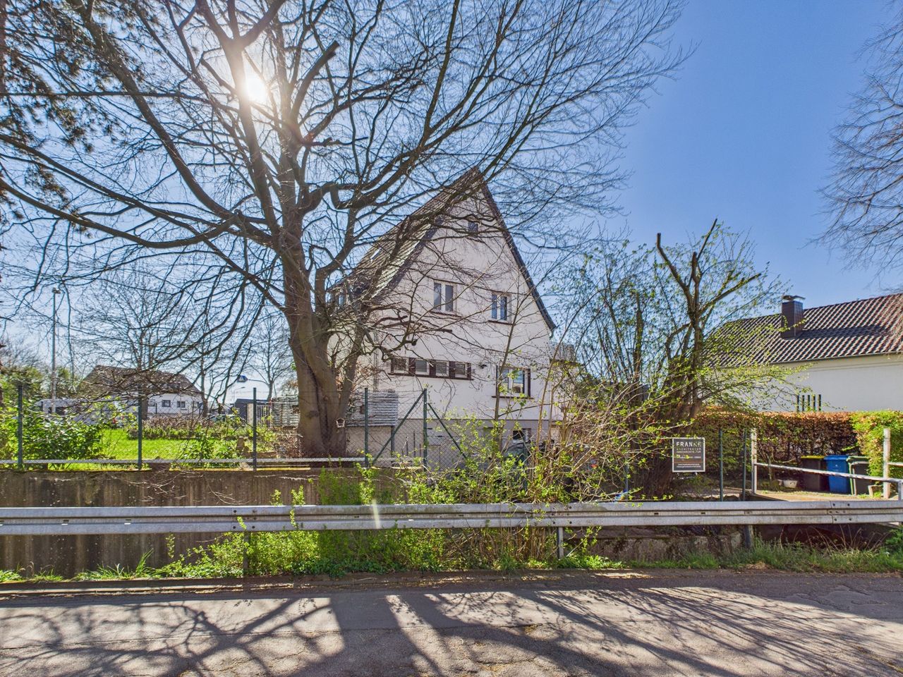 Straßenansicht rückwärtig