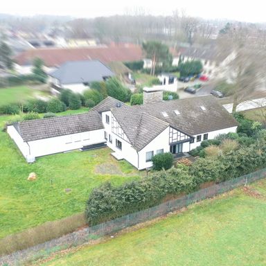 Repräsentatives Anwesen mit parkähnlichem Grundstück!