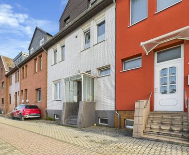 Teilvermietetes Zweifamilienhaus in zentraler Lage!