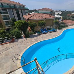 Luxus pur mit Pool in großzügiger Villa!