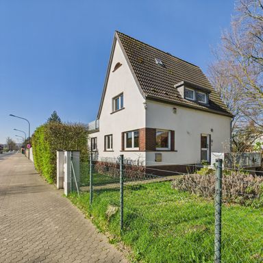 Verlieben Sie sich mal wieder! Charmant und urig! Gemütliches EFH mit tollem Garten