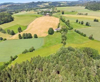 Idyllisches Pferdeanwesen in Alleinlage auf 2,7 ha zu verkaufen