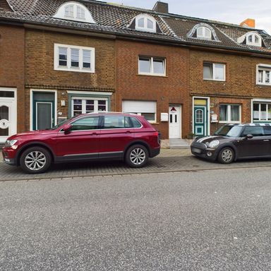 Eigenheim oder Kapitalanlage? Sie entscheiden! Saniertes Reihenhaus am Stadtrand..