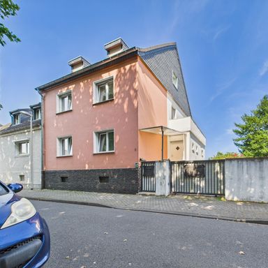 Platz satt! Geräumige Doppelhaushälfte am Stadtrand von Düren..