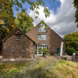 Repräsentatives Landhaus mit Reitplatz zu verkaufen