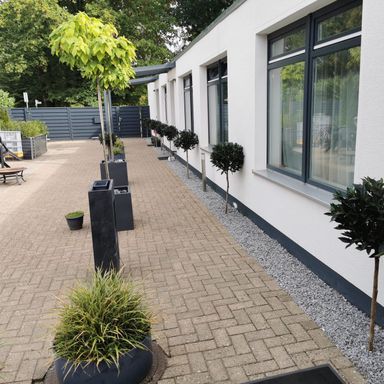 Flachdachbungalow mit Potenzial – Zwei Einheiten, Wintergarten & Photovoltaik