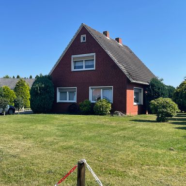 Familienfreundliches Einfamilienhaus in Weener-Stapelmoor. Mit Potenzial. Provisionsfrei für d. Käufer.