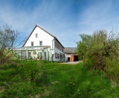 Haus mit Wintergarten, Garten
