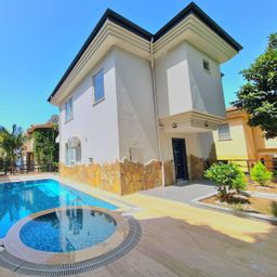 Stilvolle Villa in Alanya-Bektaş mit Panoramablick und privatem Pool