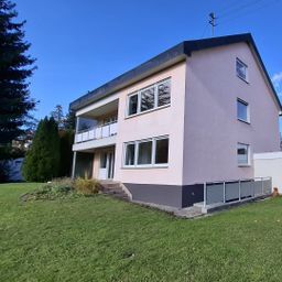 RESERVIERT : Erdgeschoßwohnung mit Südterrasse, großem Gartenanteil und Garage