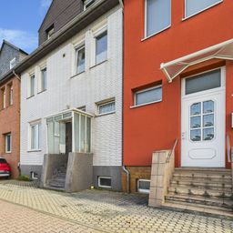 Teilvermietetes Zweifamilienhaus in zentraler Lage!