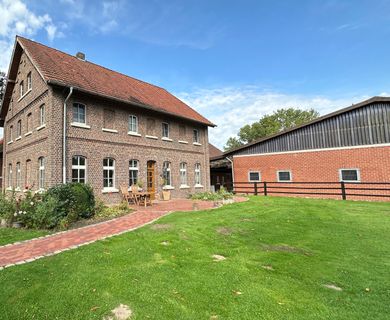 Reitanlage mit 40er Halle auf 7,3 ha zu verkaufen