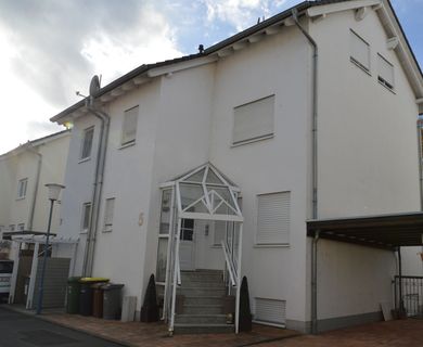 Doppelhaushälfte in Top Lage! Direkt in Erlensee, schöne Aussicht! Ideal für Familie mit Kindern.