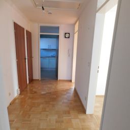 Top-Preis : Helle Dachgeschoßwohnung – sofort beziehbar