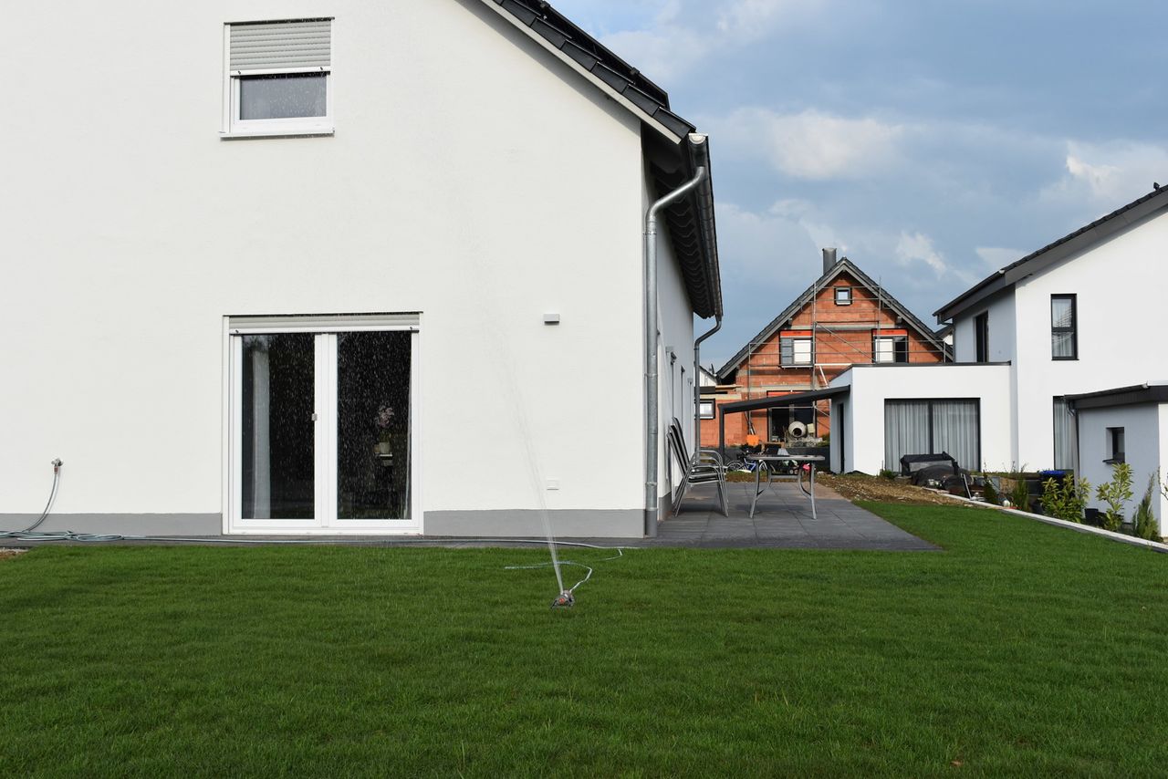 Rasen und Terrasse