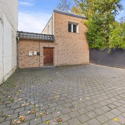 Solide Kapitalanlage 
– Haus mit drei kleinen Wohneinheiten und 3 Stellplätzen