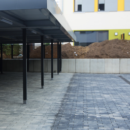 Versiegelte Flächen auf dem Grundstück: Was Eigentümer wissen müssen