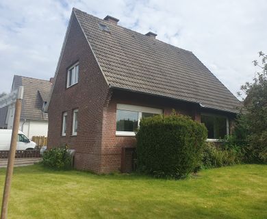 Sanierungsbedürftiges Einfamilienhaus sucht neue Familie !!