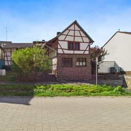 **Sanierungsfall**
Fachwerkgebäude als Komplettsanierung oder Abriss!