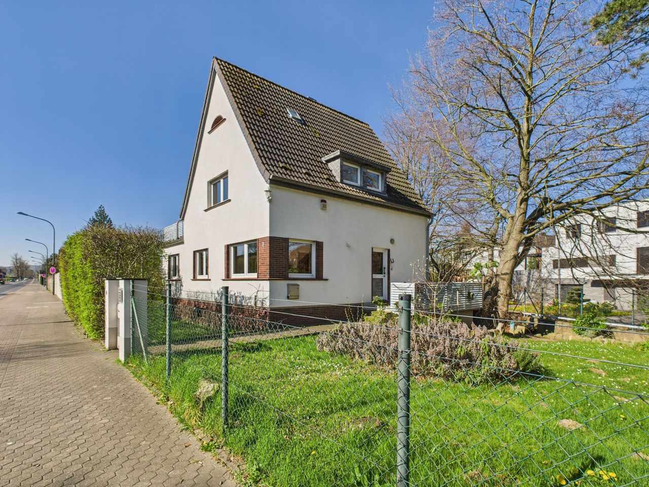 seitl. Straßenansicht