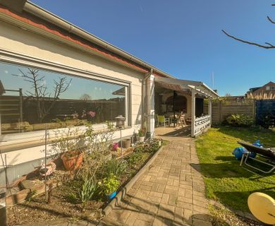 Ebenerdiger Bungalow mit viel Nutzfläche in begehrter Lage!