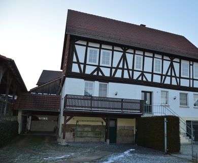 Ein schönes 2-Familienhaus in bester Lage! Ideal für Familie mit Kindern! Pferdehaltung möglich!