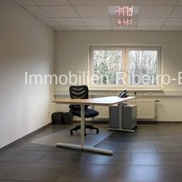 Starkes Duo: Büro
mit Lagerhalle im 
Rundum-Sorglos-Paket