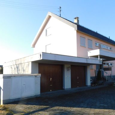 3-Familienhaus zum Aufteilen, Neuvermieten oder zum Eigenbezug