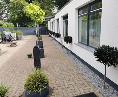Flachdachbungalow mit Potenzial – Zwei Einheiten, Wintergarten & Photovoltaik