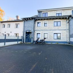 Renoviertes, geräumiges Reihenhaus in perfekter Lage mit gepflegtem Garten zu verkaufen