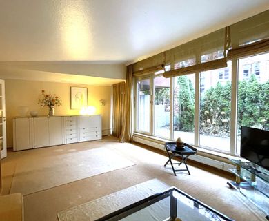 *Provisionsfrei* Perfekte Lage direkt am AEZ, sehr großzügige Wohnung inkl. TG-Stellplatz