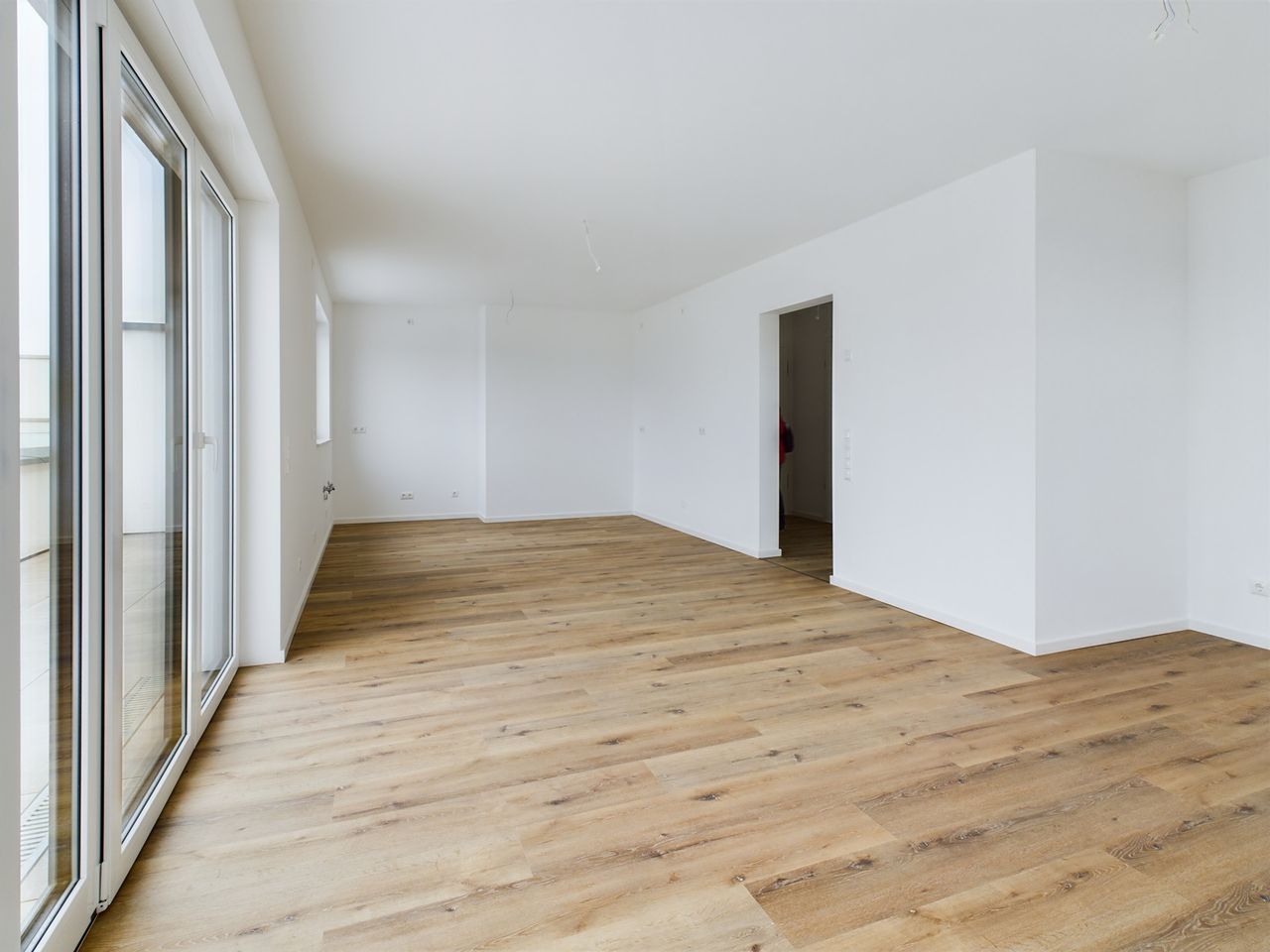 Wohnzimmer mit offener Küche