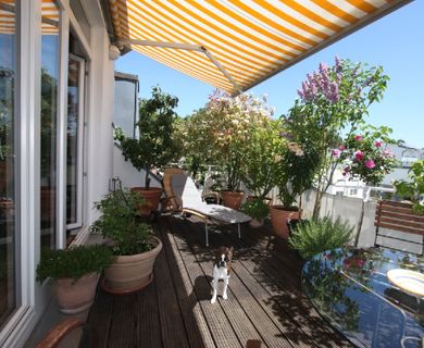 ETW mit Penthouscharakter in sehr guter Lage , als 3-5 Zimmerwohnung gestaltbar.