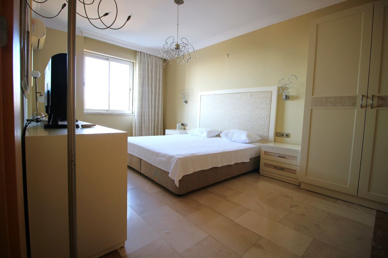 Schlafzimmer -1-