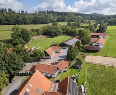 Luxuriöse Profi-Reitsportanlage auf 3,9 ha zu verkaufen