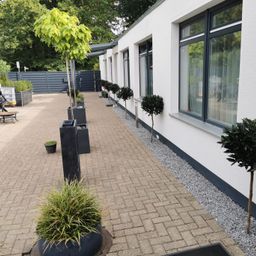 Flachdachbungalow mit Potenzial – Zwei Einheiten, Wintergarten & Photovoltaik