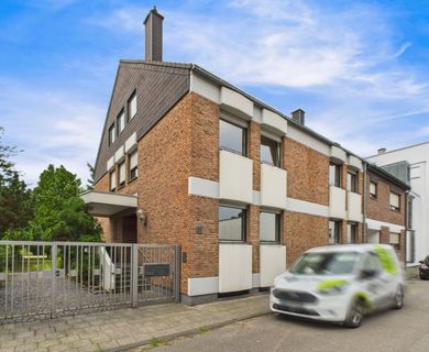 Repräsentatives Mehrfamilienhaus mit Gewerbeeinheit auf parkähnlichem Grundstück!