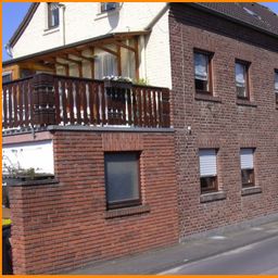 „Wohnen im Schatten der Dorfplatzes“