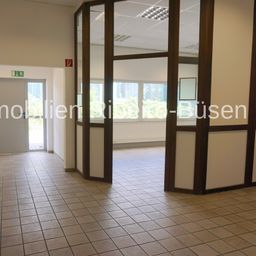 Vielseitig nutzbare, gepflegte Gewerbefläche zu vermieten!