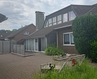 Erdgeschosswohnung mit großem sonnigen Garten im Dichterviertel !!!