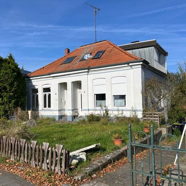 Renovieren oder Neubau – Zwei Doppelhäuser in zentrale Lage mit großem Potenzial