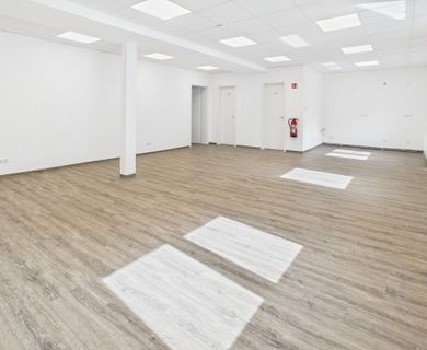 Alles NEU; Fenster, Heizung, Dämmung..Büro/Praxis-Top Lage!Hell und ruhig!Nur 2 Parteien im Haus!
